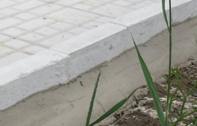 Вибропрессованный бордюр из бетона (камень бордюрный) - надежная защита тротуара!